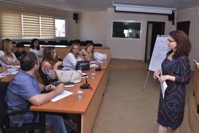 Staj İçin Geldiler, İngilizce Öğrettiler 1