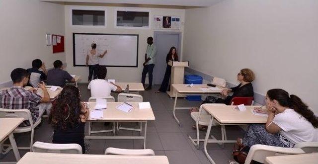 Staj İçin Geldiler, İngilizce Öğrettiler 3