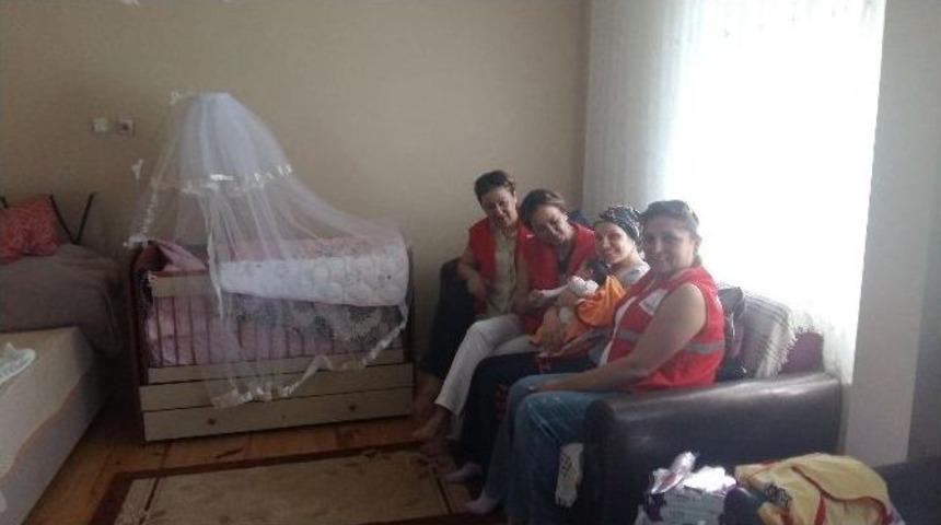 Heyelan Mağduru Minik Bulemnaz&rsquo;a Kızılay&rsquo;dan Şefkat Eli