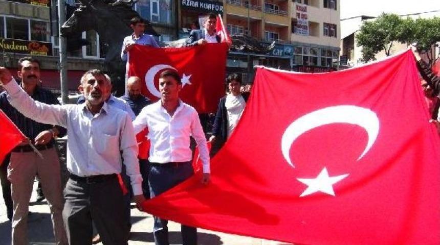 Kars'ta Ter&ouml;re Lanet, Şehide Saygı Y&uuml;r&uuml;y&uuml;ş&uuml;