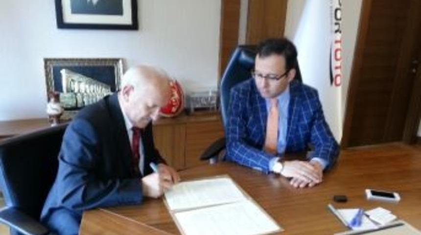 Başkan Karaman Trib&uuml;n S&ouml;z&uuml;n&uuml; Tuttu