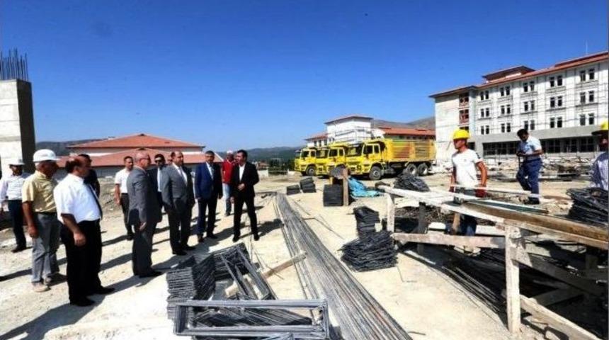 Vali &Ccedil;omaktekin&rsquo;den Teknik Ve End&uuml;stri Meslek Lisesi İnşaatında İnceleme