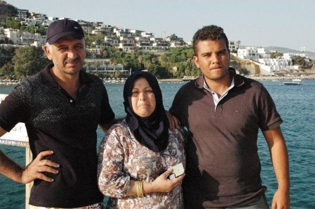 (&ouml;zel Haber) Iraklı Aile Denizde Kaybolan Oğulları İ&ccedil;in Seferber Oldu
