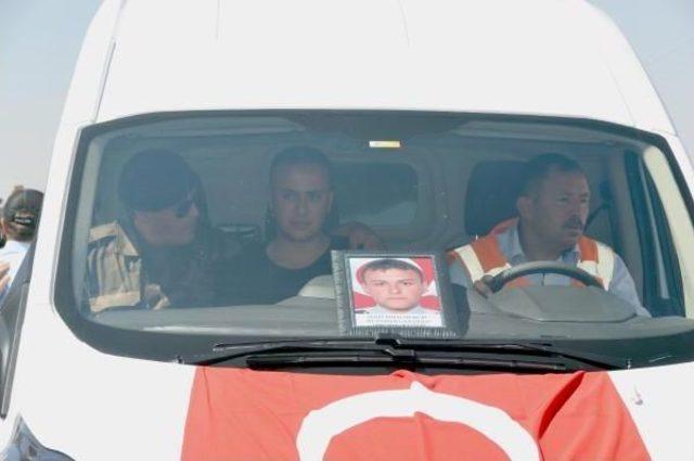 Şehit Polis Muzaffer Can Ersoy, B&uuml;nyan da Toprağa Verildi 1