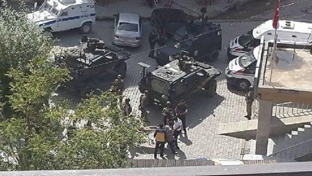 Şemdinli de &Ccedil;atışma: 2 Asker Yaralı 1