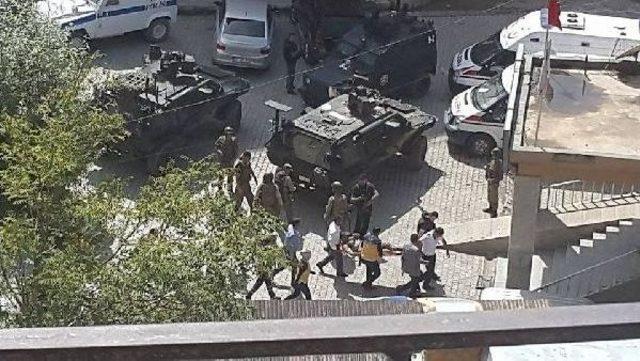 Şemdinli de &Ccedil;atışma: 2 Asker Yaralı 2