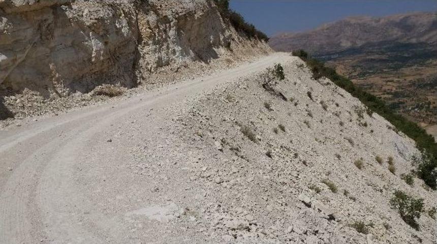 K&ouml;yl&uuml;ler Yarım Kalan Yolun Yapılmasını İstiyor