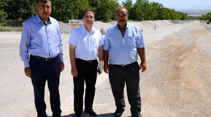 Ak&ccedil;adağ&rsquo;da Yol &Ccedil;alışmaları Devam Ediyor