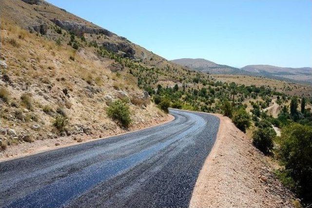 Akçadağ’da Yol Çalışmaları Devam Ediyor