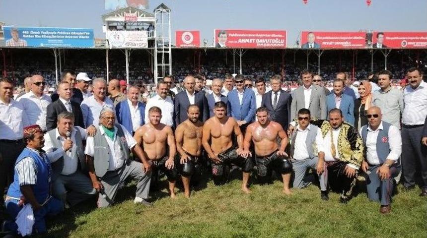 T&uuml;rk&rsquo;&uuml;n İlk Er Meydanı&rsquo;nda G&uuml;reş Ş&ouml;leni Yaşandı