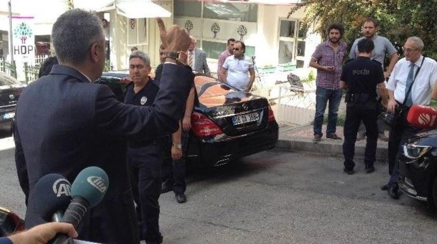 Hdp Genel Merkezi &Ouml;n&uuml;nde Siyah &Ccedil;elenk Gerginliği