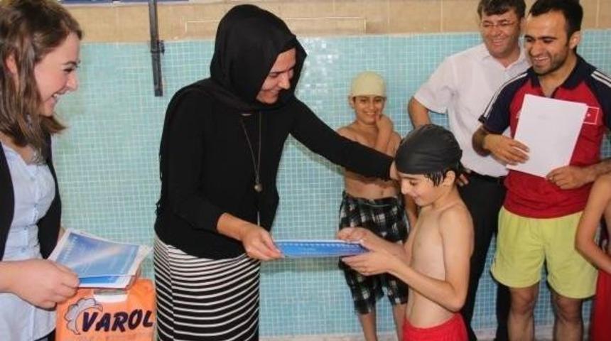 Bitlis Belediyesi&rsquo;nin Y&uuml;zme Kursu Sona Erdi