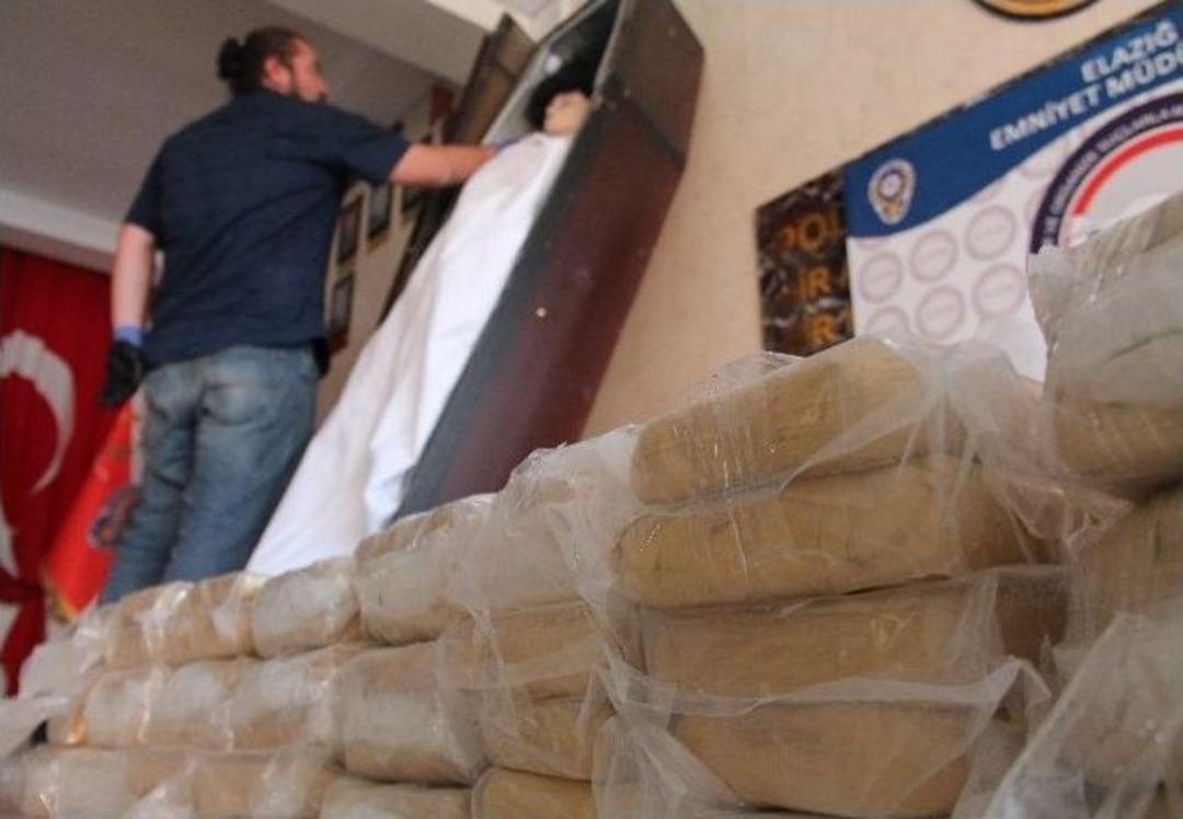 200 Kilo Eroin &Ccedil;ıkan Cenaze Aracındaki Mankene Sahte Defin Belgesi