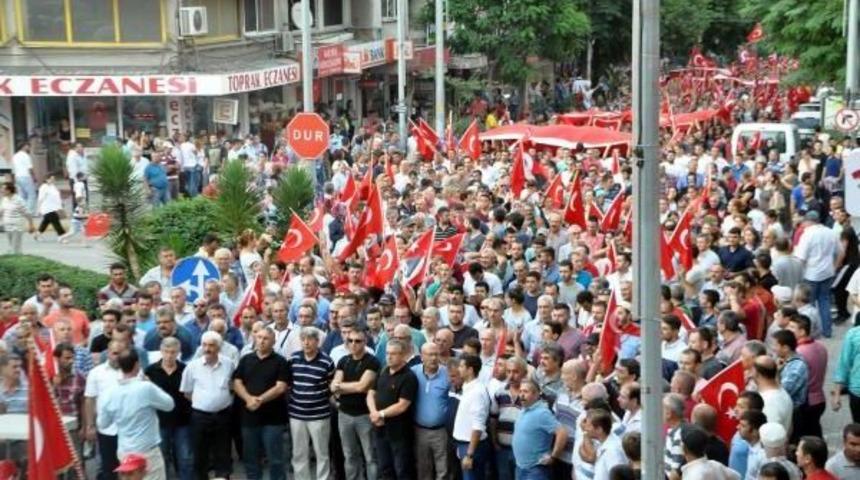 Hakkari Saldırısına Soma'da 2 Bin Kişilik Tepki Y&uuml;r&uuml;y&uuml;ş&uuml;
