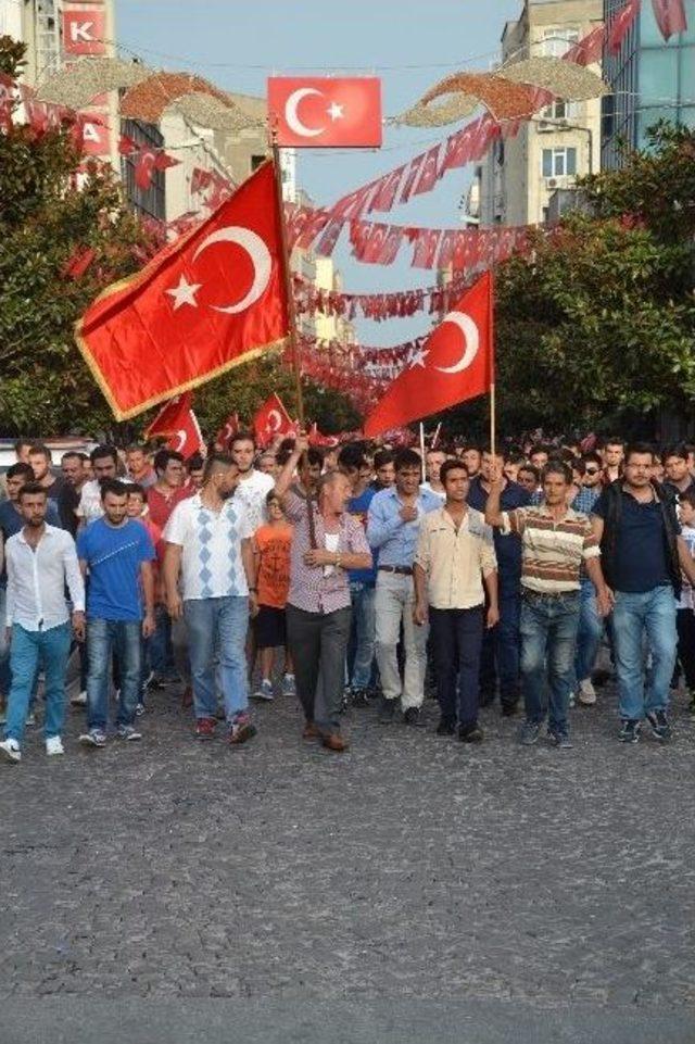 Balıkesir’de Binler Teröre Karşı Yürüdü