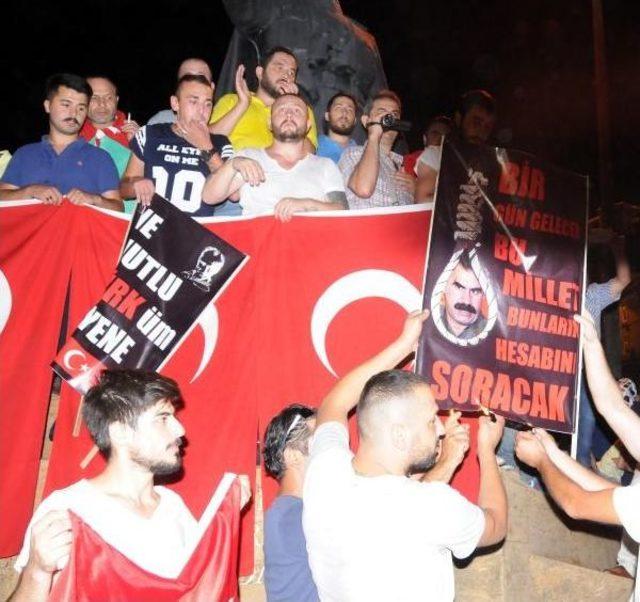 Giresun’Da Terörü Protesto Eden Grup Öcalan’In Posterini Yaktı