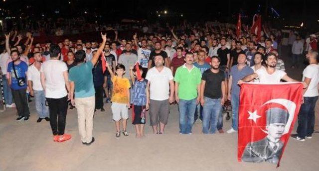 Giresun’Da Terörü Protesto Eden Grup Öcalan’In Posterini Yaktı