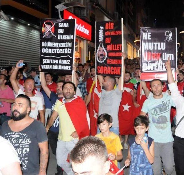 Giresun’Da Terörü Protesto Eden Grup Öcalan’In Posterini Yaktı