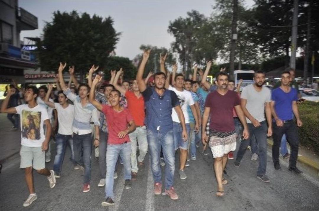 Manavgat&rsquo;ta Ter&ouml;re Tepki Eyleminde Hdp Bınası Tahrıp Edildi