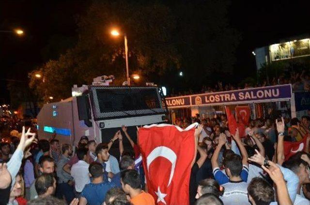 Gebze’De Hdp Binasına Girmek Isteyen Grep Ile Polis Arasında Gerginlik