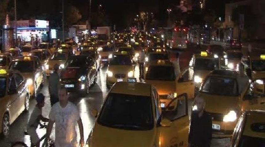 Taksicilerden "ter&ouml;r" Protestosu