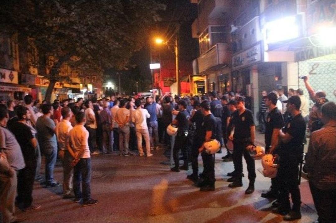 Sakarya&rsquo;da Hdp Binasına T&uuml;rk Bayrağı Asıldı