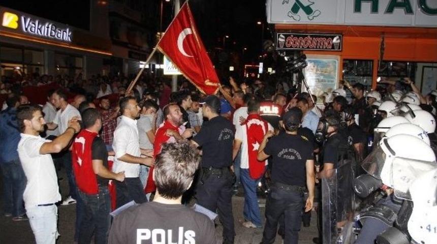 Hdp Binasına Y&uuml;r&uuml;mek İsteyen Gruba Polis M&uuml;dahalesi: 18 G&ouml;zaltı