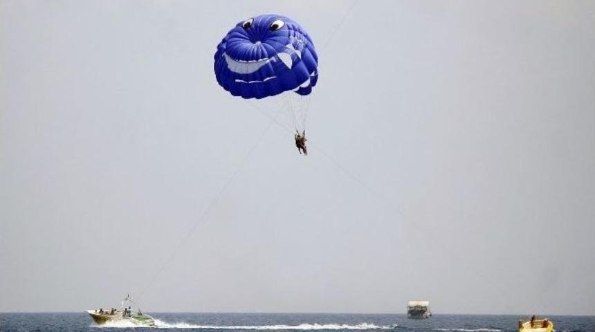 Antalya&rsquo;da Paraş&uuml;tle Denize D&uuml;şen Rus Kadın &Ouml;ld&uuml;
