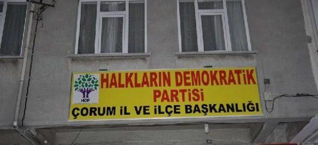 Çorum'da Bir  Grup Hdp Binasına Yürüdü