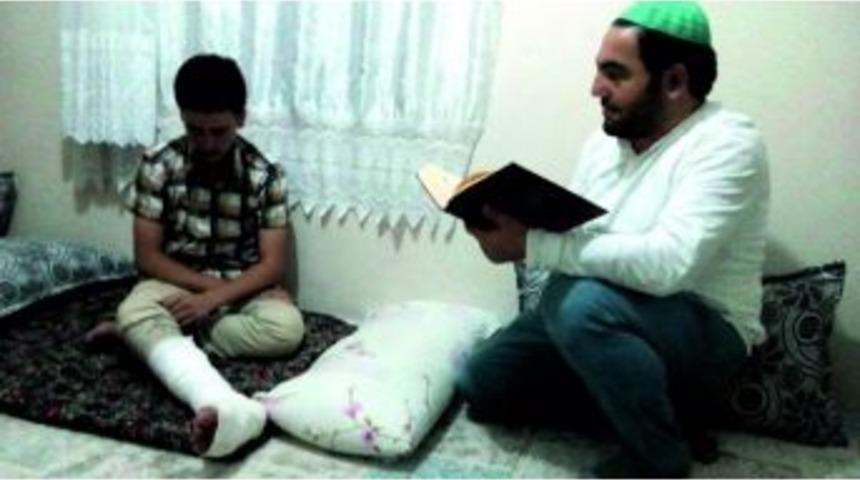 Ayağı Sakatlanan Hafızlık &Ouml;ğrencisine Evde Ders Verildi