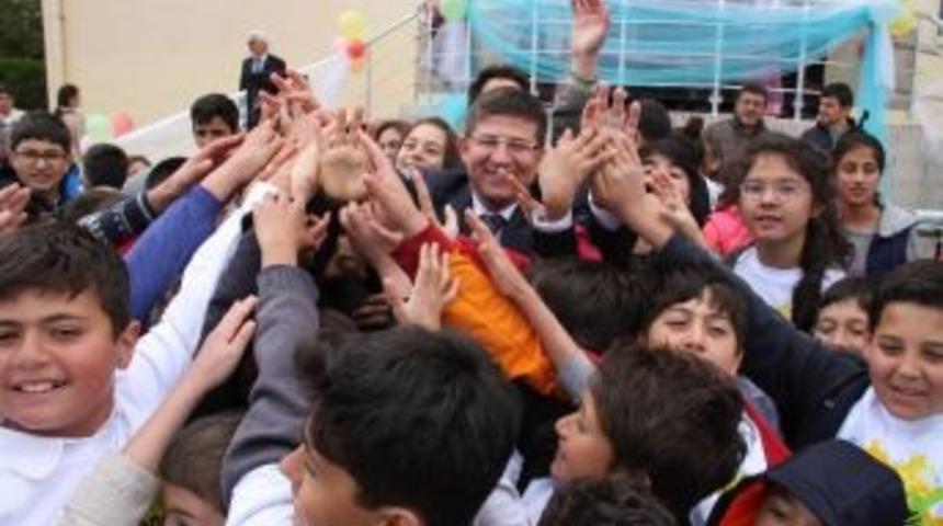 Miniklerin Okul &Ccedil;antaları Belediyeden