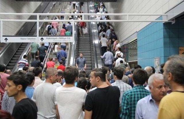 Paslanan Zincirler Marmaray da Y&uuml;r&uuml;yen Merdivenleri Durdurdu 1