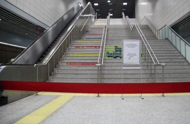 Paslanan Zincirler Marmaray da Y&uuml;r&uuml;yen Merdivenleri Durdurdu 2