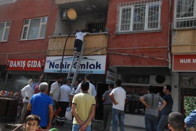 Diyarbakır'da Korkutan Yangın: 3 Kişi Dumandan Etkilendi