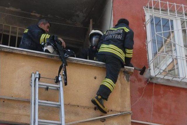 Diyarbakır'da Korkutan Yangın: 3 Kişi Dumandan Etkilendi