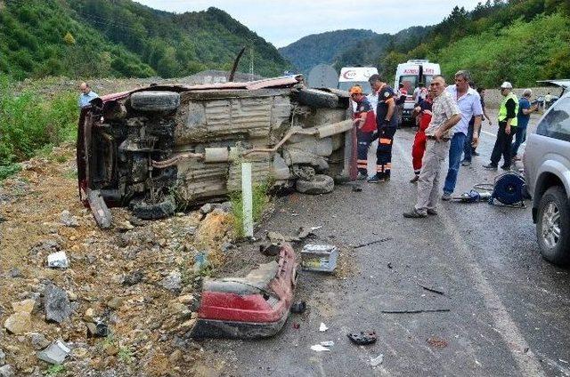 Takla Atan Otomobilde Can Pazarı: 1’i Ağır 3 Yaralı