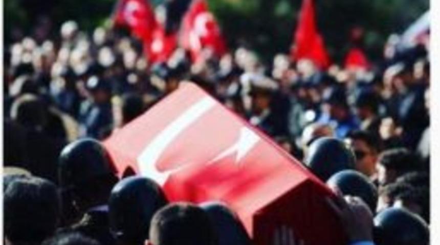 Arda Turan Ter&ouml;r Olaylarına İsyan Etti