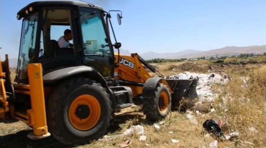 Van Kalesi Kıyı Şeridi Temizleniyor