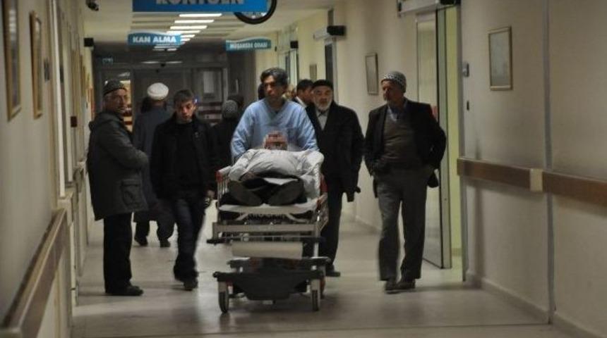 Servis Minib&uuml;s&uuml; Şarampole Yuvarlandı, Bir &Ouml;l&uuml;, 7 Yaralı