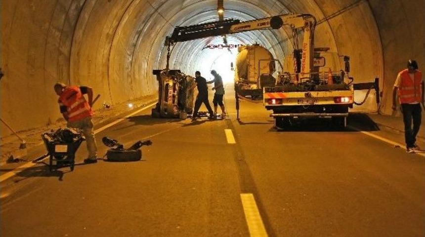 Rize&rsquo;de T&uuml;nelde Trafik Kazası: 1 Yaralı