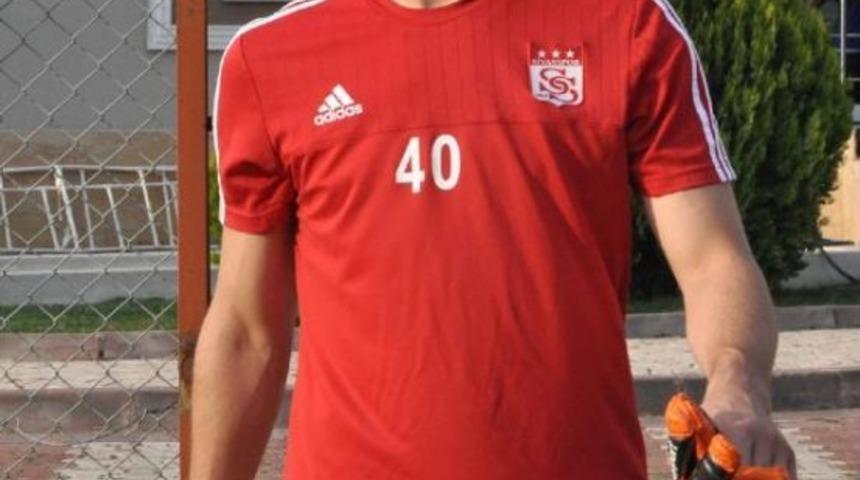 Medicana Sivasspor Kalecisi Korcan: "amacımız Ilk Galibiyet"