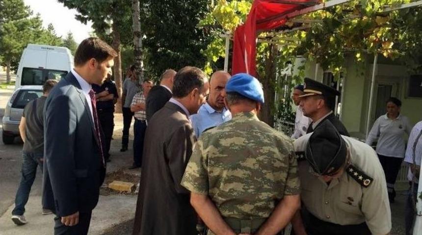 Validen Şehit Annesine Taziye Ziyareti