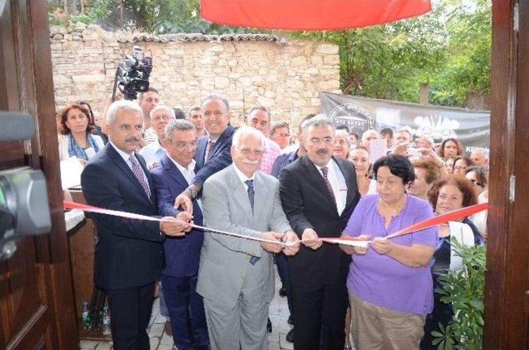 Kuşadası K&uuml;lt&uuml;r Merkezi Hizmete Girdi