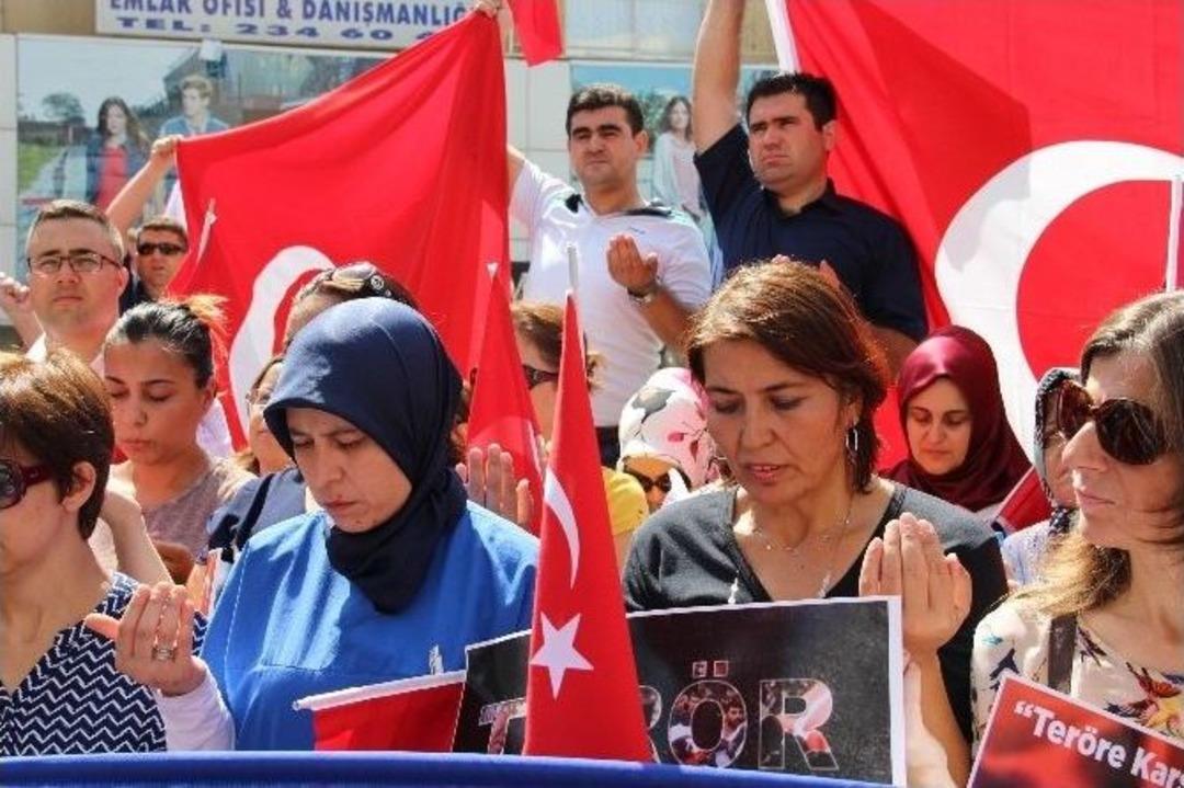 Manisa&rsquo;da Dualar Şehitler İ&ccedil;in