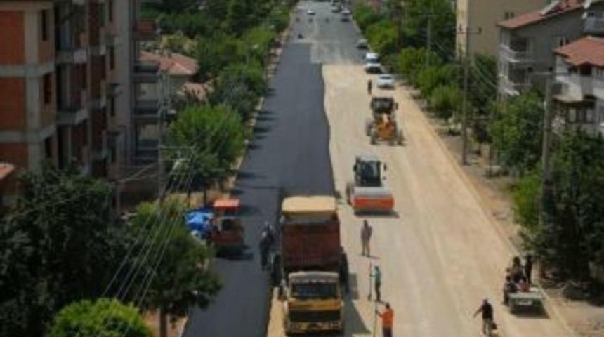 Bolvadin&rsquo;de Sıcak Asfalt &Ccedil;alışmaları Devam Ediyor