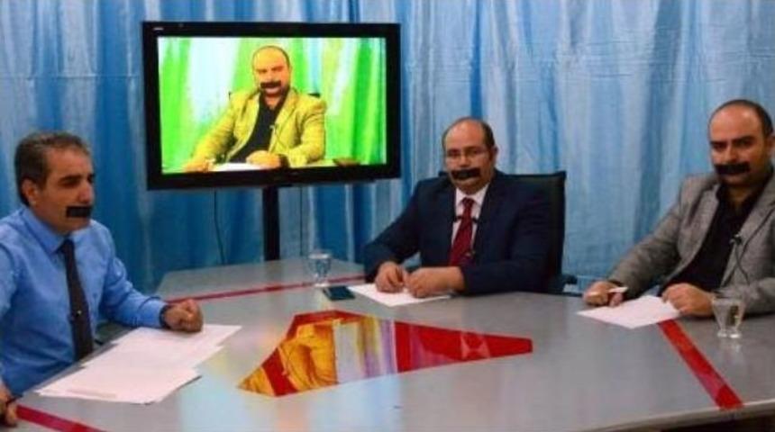 Canlı Yayında Ağız Bantlı Ter&ouml;r Protestosu