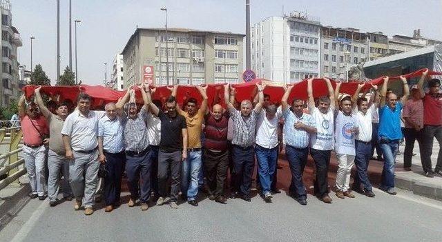 ’teröre Tepki’ Yürüyüşünü Gören Şehit Annesi Gözyaşlarına Boğuldu