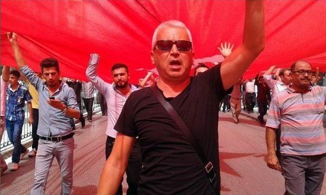 ’teröre Tepki’ Yürüyüşünü Gören Şehit Annesi Gözyaşlarına Boğuldu