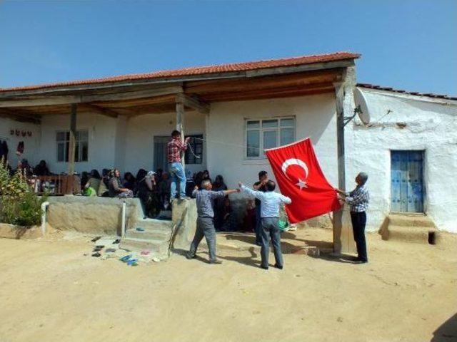 Şehit Polis Memuru Adem Cankurtaran Evli Ve 1 Çocuk Babasıydı