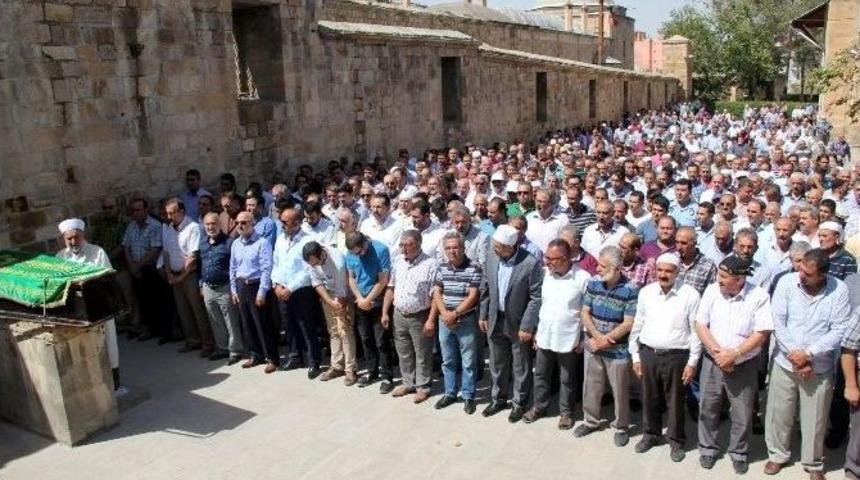 Nevşehir Belediye Başkan Yardımcısı Atilla Se&ccedil;en&rsquo;in Annesi Son Yolculuğuna Uğurlandı